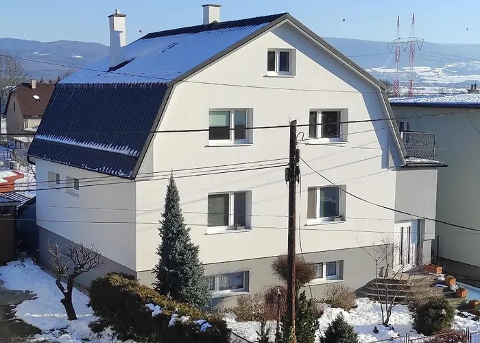 S Vyhladom Na Bojnicky Zamok شقة بايموتْسْ