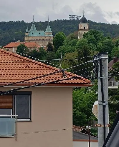 S Vyhladom Na Bojnicky Zamok شقة بايموتْسْ