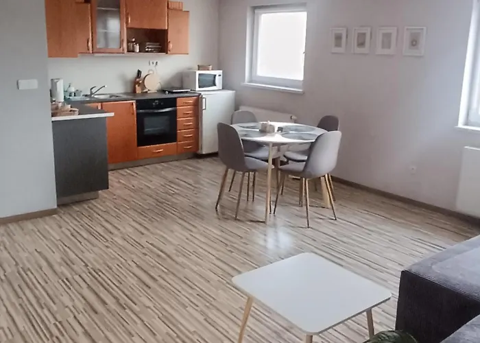 S Vyhladom Na Bojnicky Zamok شقة بايموتْسْ